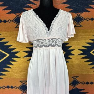 Vintage 60’s Baby Pink Night Gown Dressing Gown. Empire White Lace Waist. Small.